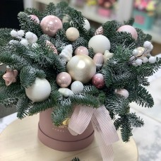 Новогодняя композиция «Сказочный лес» в шляпной коробке