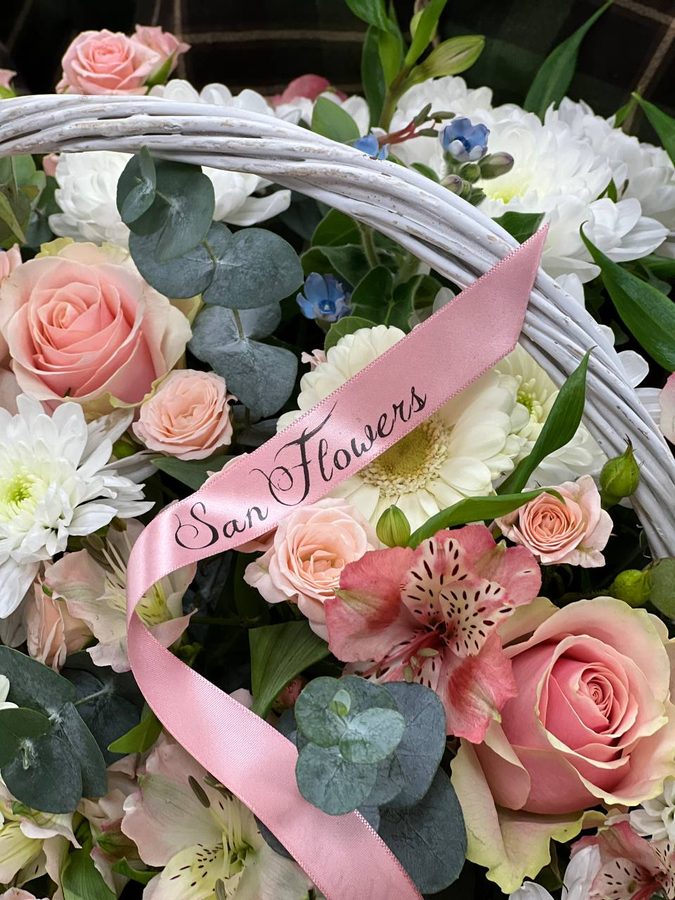 Корзина SANFLOWERS — цветы в коробке с доставкой. Доставка цветов по Москве и Московской области — SANFLOWERS